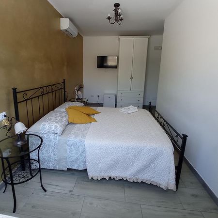 Bed&Breakfast Villa Nora 콰르투 산텔레나 외부 사진